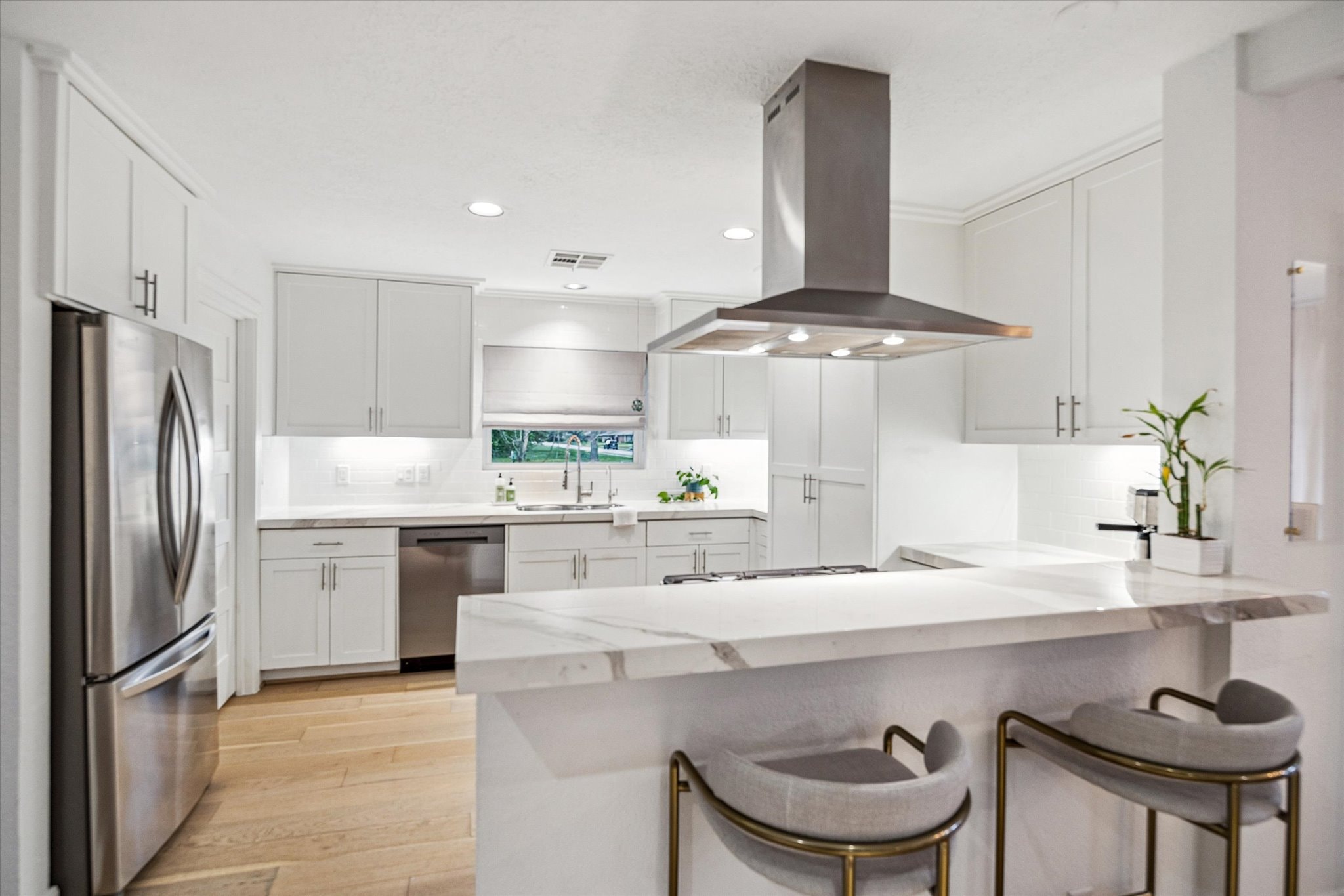 Kitchen — appliances & cabinetry